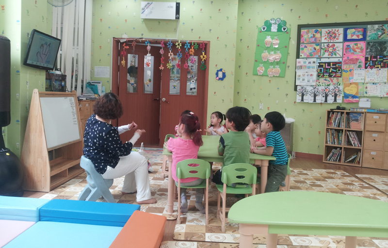 경기도는 경기북부아동일시보호소 내에 고사리학교 프로그램을 운영해 일시보호 조치된 아동에게 교육 및 상담서비스를 제공하고 있다.