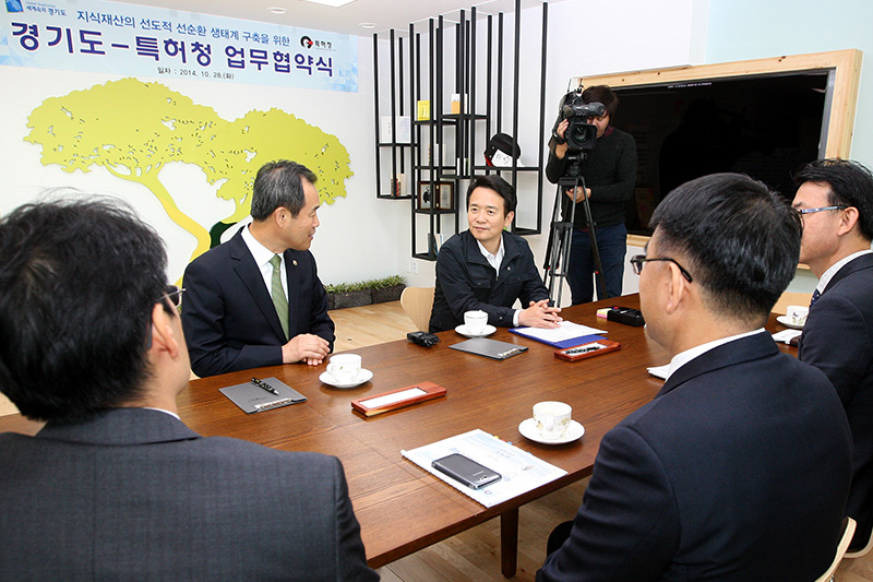 남경필 지사는 이날 협약식에서 “지식재산은 경기도가 추구해야 할 중요한 방향으로 여기에는 아무런 수도권 규제가 없다”며 “창조적인 생각을 하는 지적 재산을 잘 지키면, 경기도 문제가 대한민국 문제를 이끌어 나가는 모범이 될 것이다”고 말했다.