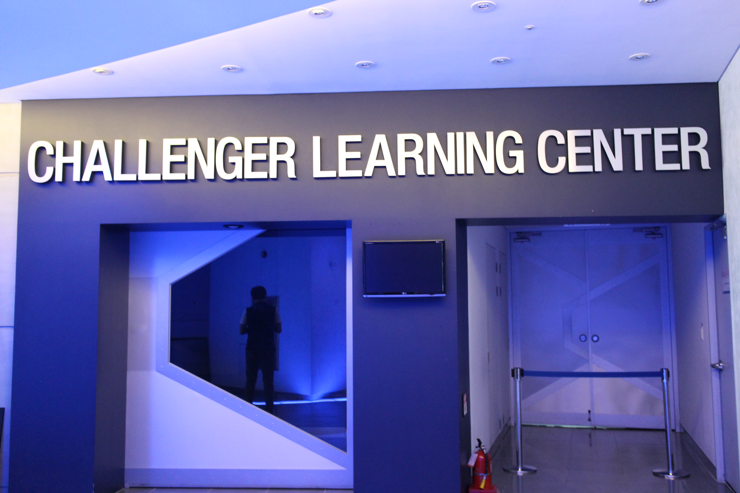 캠프 첫날의 C.L.C (Challenger Learning Center Activity)의 모습