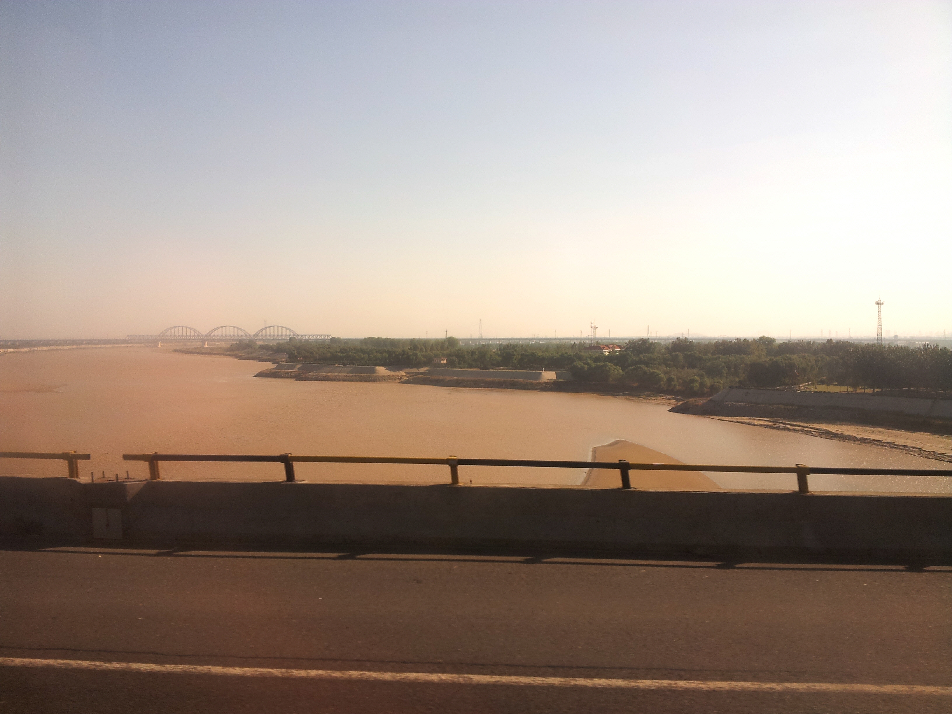 동아현으로 이동하는 중, 눈앞에 펼쳐진 황허 강
