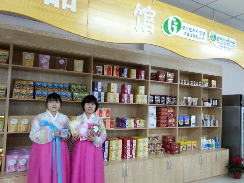 경기도와 경기농림진흥재단은 최근 중국 산동성 옌타이(烟台, Yan Tai) 시에 ‘경기도 농식품 판매관’을 개설했다.