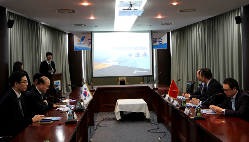 경기평택항만공사는 3일 중국 천진항 운영기관인 천진항그룹을 초청해 양 항 간 교역 증대 및 자동차 물류산업 활성화를 위한 간담회를 개최했다.