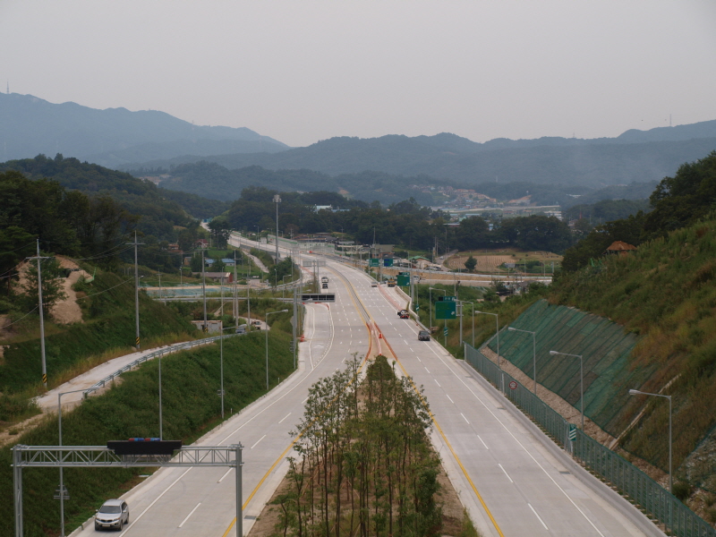 경기도는 이달 말 서울지방국토관리청와 국도3호선 대체우회도로인 의정부시 장암동에서 동두천시 상패동 간 26.9km 전면 개통을 목표로 추진 중이라고 10일 밝혔다.