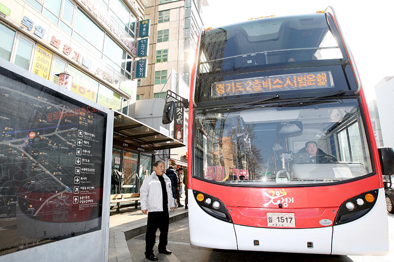 경기도는 광역버스 좌석제 안착을 위해 12월 8일부터 26일까지 2층 버스 시범운행을 실시한다.