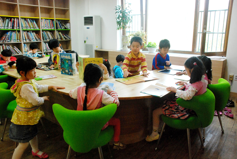 경기도가 실시한 ‘2014년 작은도서관 시·군 정책 평가’에서 부천시가 최우수기관에 선정됐다. 부천시 ‘도란도란 작은도서관’ 모습.