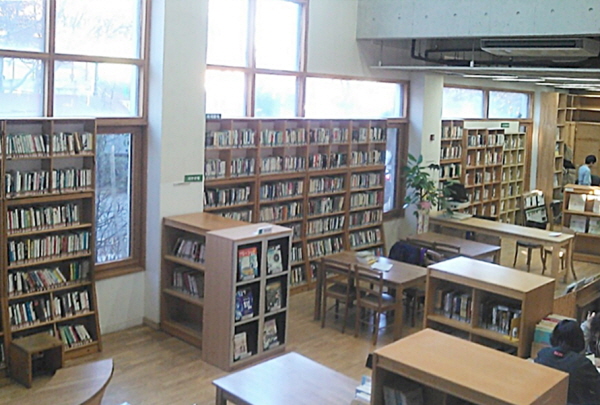 [작은 도서관 기획기사] 특별한 서비스로 다가가는 친숙한 도서관, ‘느티나무 도서관’  이미지