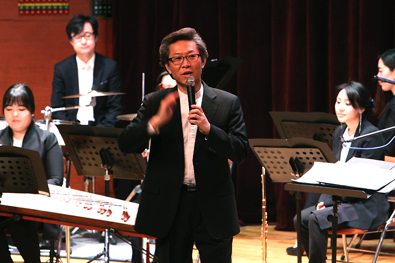 박호성 국립민속국악원장이 전하는 공연과 음악에 대한 이야기는 한층 분위기에 빠져들게 했다.