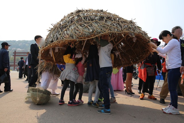 옛날엔 뭐하고 놀았지&#63; 경기민속문화의해 선포식의 전통놀이  이미지