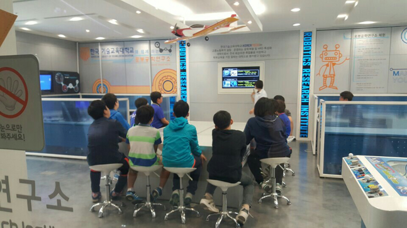 경기북부인터넷중독대응센터는 지난 25일 성남시 한국잡월드에서 고양, 양주, 의정부 지역 초등학생 30명을 대상으로 인터넷 중독 예방 및 진로체험 프로그램 인 ‘꿈-Dream 희망-Jobgo’를 진행했다.