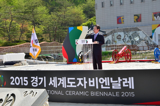 한국도자재단 이완희 대표이사의 비엔날레 경과보고