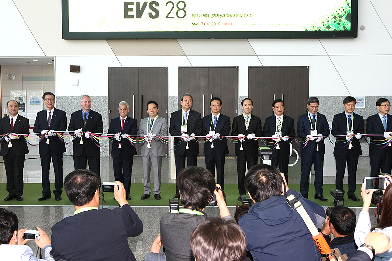4일 오전 킨텍스 제2전시장에서 ‘제28회 세계 전기자동차 학술대회 및 전시회(EVS28)’ 개막식이 열리고 있다.