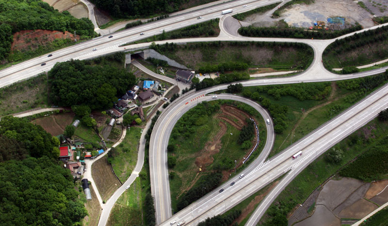 서울외곽순환고속도로 호원IC(의정부시)가 28일 개통됨에 따라 의정부IC 일대 교통 혼잡이 대폭 완화될 전망이다. 자료사진.