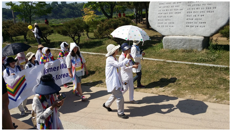 오후 3시경 임진각 평화누리공원에 도착한 ‘2015 국제여성평화걷기’