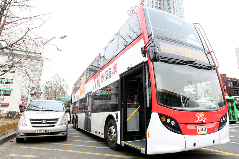 김대호 경기연구원 선임연구위원은 “현행법상 4.0m로 제한된 2층 광역버스 높이제한을 4.3m로 높여 이용자 중심의 편리한 광역버스를 만들자”고 제안했다.