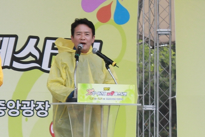 남경필 경기도지사가 개막 축사를 하고 있다.