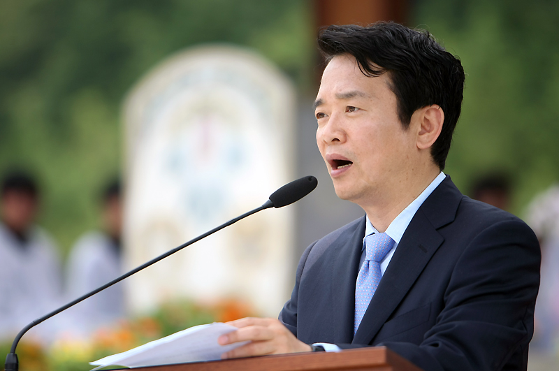 남경필 경기도지사가 24일 천진암 성지에서 열린 ‘제37회 한국천주교회 창립 기념제’에서 연설하고 있다.