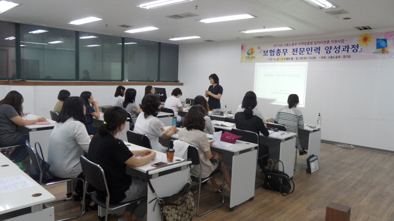 12일 센터에 따르면 의정부, 고양, 파주 등 북부지역 여성 60명을 대상으로 지난 4월부터 7월까지 보험총무 전문교육을 실시한 결과, 53명이 교육을 수료했으며, 이중 66%인 35명이 취업에 성공했다.