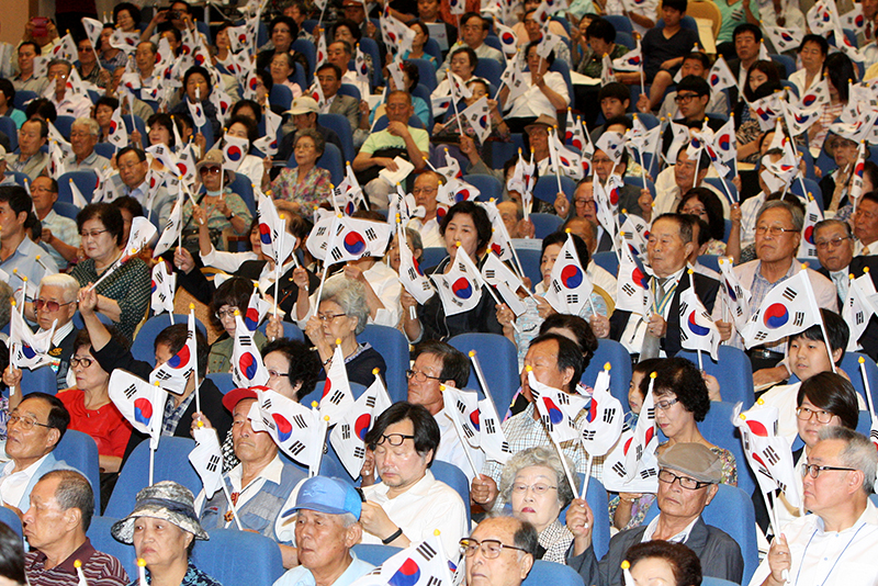 경기도는 15일 오전 10시 경기중소기업종합지원센터에서 제70주년 광복절 경축행사를 개최한다. 