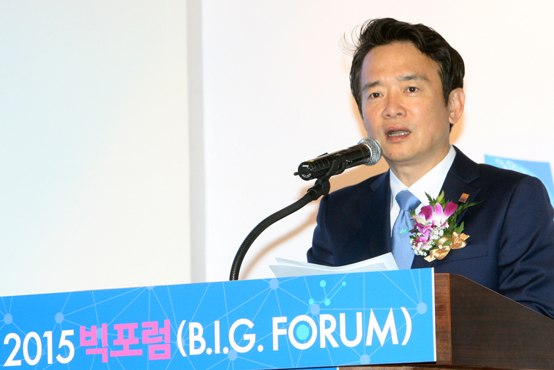 남경필 경기도지사가 13일 오전 경기창조경제혁신센터에서 열린 ‘2015 빅포럼(B.I.G.Forum. Bigdata Initiative of Gyeonggi)’에 참석해 개회사를 하고 있다.