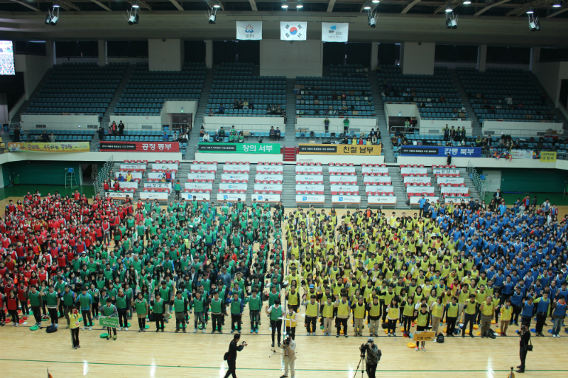 경기도는 지난 17일 오전 성남실내체육관에서 도 및 시·군 세정 담당자 1300명이 참여한 가운데 ‘2015 지방세 목표달성 다짐 결의대회’를 개최했다.