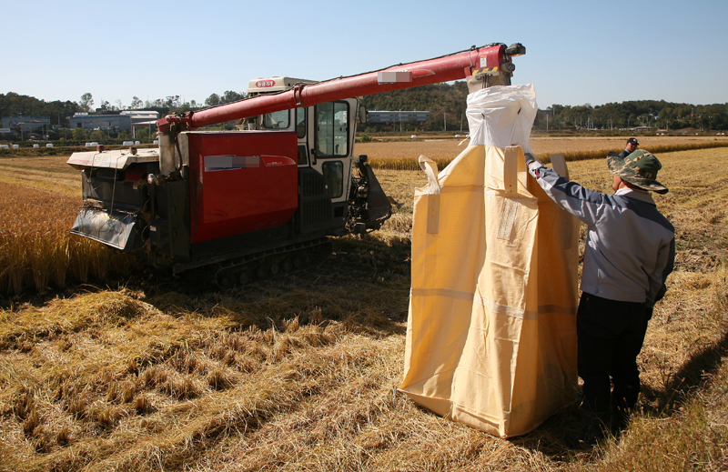 경기도가 내년도 유기질비료 지원사업의 농업인 신청을 11월 30일까지 접수한다.