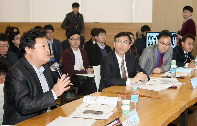 이날 공모전 심사위원은 조성준 서울대 교수, 전용준 리비전컨설팅 대표, 손원길 한국DB진흥원팅장 등이 맡았으며, 서보람 경기도 기획조정실 정보화기획관, 서병문 경기콘텐츠진흥원 이사장 등도 참석해 자리를 빛냈다.