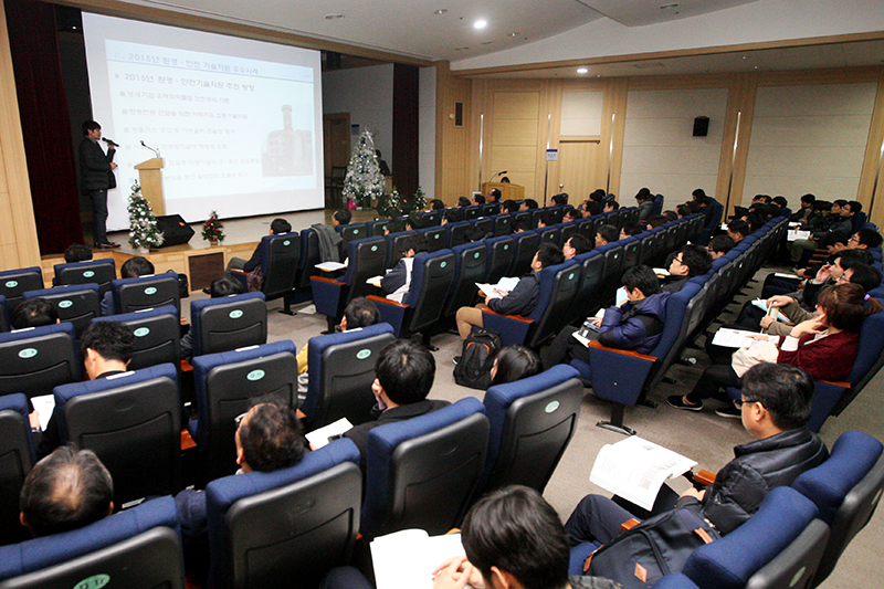 이날 기술지원 우수사례 발표에는 안산녹색환경지원센터, 경기북부환경기술지원센터, 전국녹색기업협회, 안산시흥환경기술인협회, ㈜연우, ㈜PS테크놀러지 등 6개 기관·기업에서 참여했다.