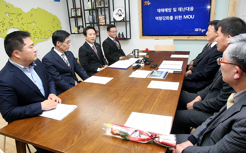 남 지사는 이날 인사말을 통해 “일자리, 안전, 복지만 잘되면 국민이 편안하다. 경기도민의 안전한 삶을 위해 최선을 다해주시길 바란다”고 당부했다.