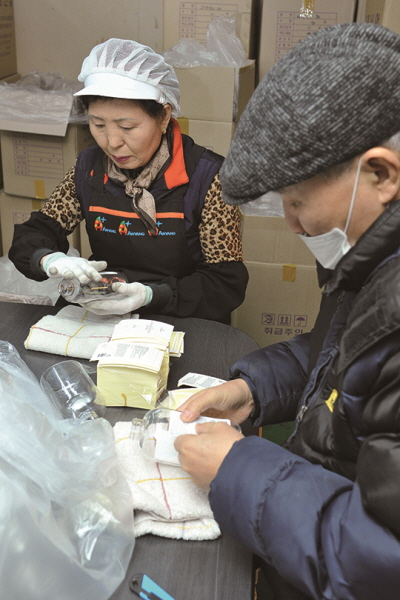 (주)다래월드는 직원의 절반 이상이 경력단절여성 또는 고령자다.