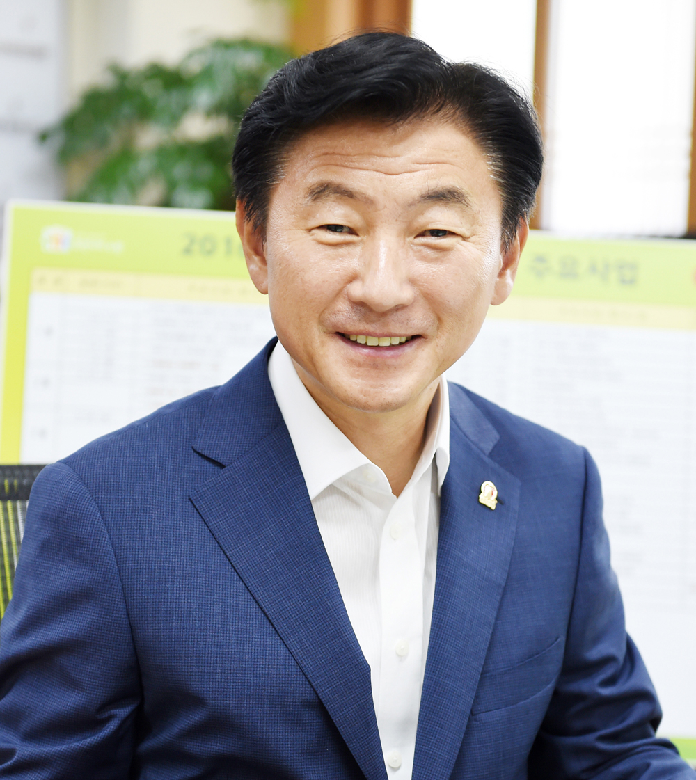 경기도는 제15대 행정2부지사에 김동근(만 55세) 수원시 제1부시장을 24일자로 임명했다.