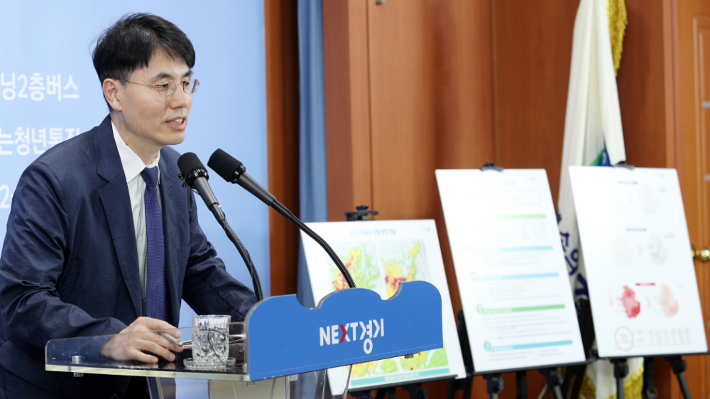 지난해 9월 김건 경기도 환경국장이 미세먼지 저감 종합대책인 ‘알프스 프로젝트’ 추진 계획을 발표하고 있다.