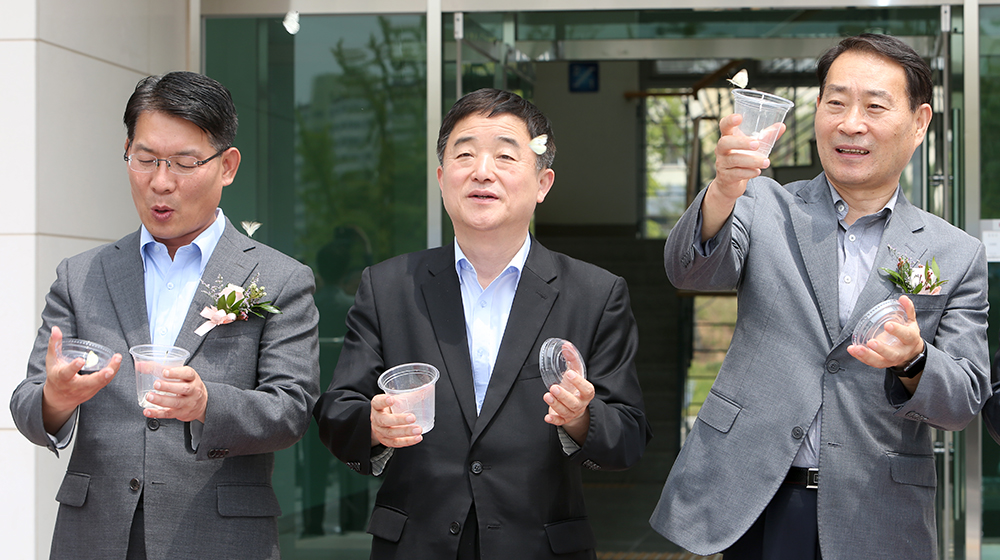 “돈 되는 미래산업, 곤충산업 날개 활짝！” : : 경기도뉴스포털 “돈 되는 미래산업, 곤충산업 날개 활짝！”