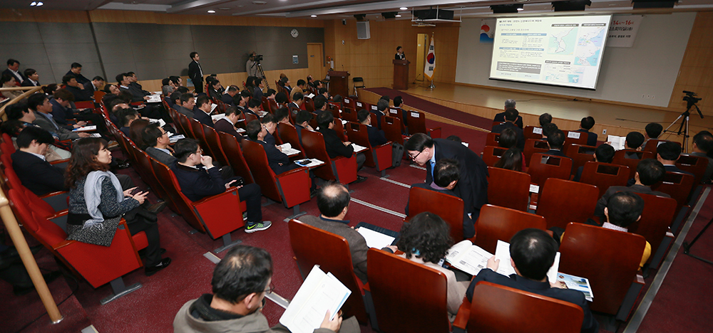 이날 토론회는 경기도와 국회, 관련 공공기관 및 지자체, 전문가 등 관계자 100여 명이 참석했다.