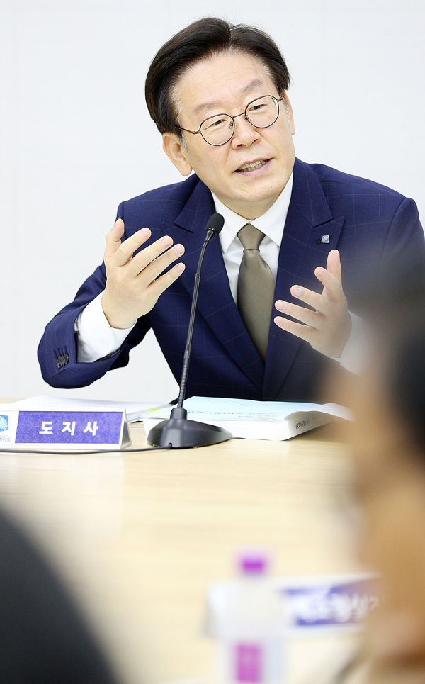 이재명 지사 “같은 품질이면 사회적기업·협동조합에 우선권 줘야” : : 경기도뉴스포털 이재명 지사 “같은 품질이면 사회적기업·협동조합에... 