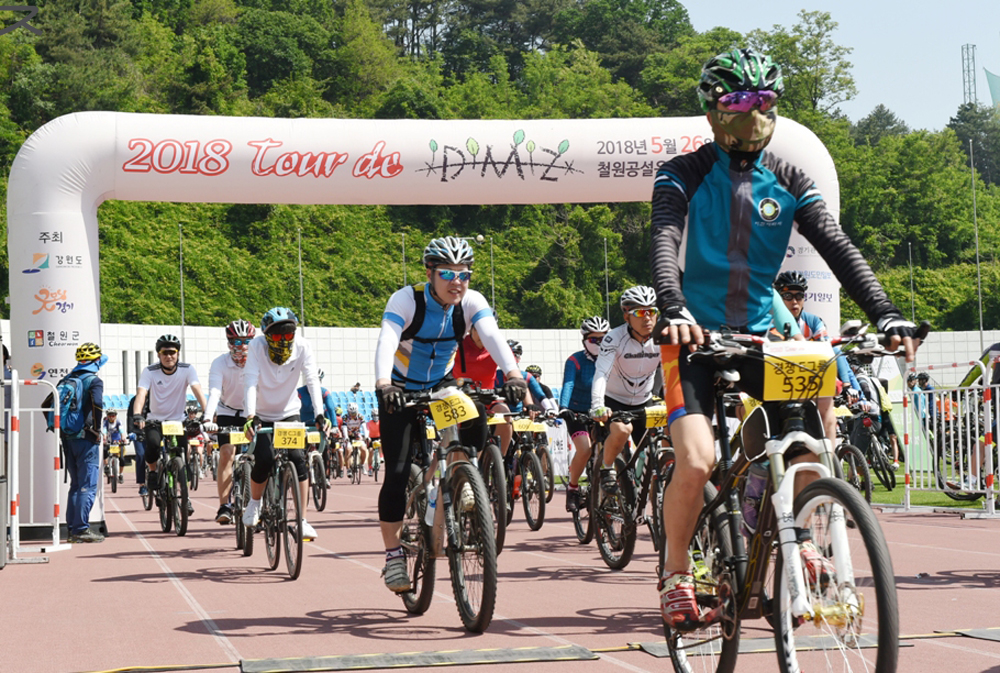 ‘뚜르 드 디엠지(Tour de DMZ) 2018 국제자전거대회’가 31일부터 9월 4일까지 5일간 비무장지대(DMZ)와 접경지역 일원에서 열린다. 자료사진.