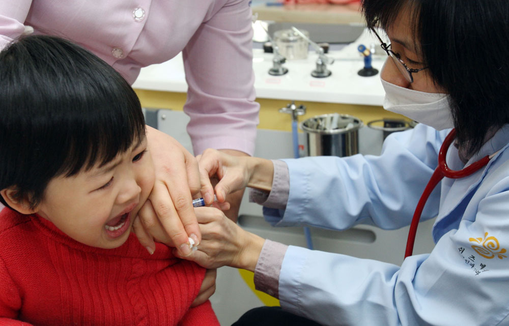 경기도는 9월부터 기존 생후 6개월~59개월 이하였던 인플루엔자 무료접종 지원 대상을 생후 6개월~12세 어린이로 확대한다고 3일 밝혔다.