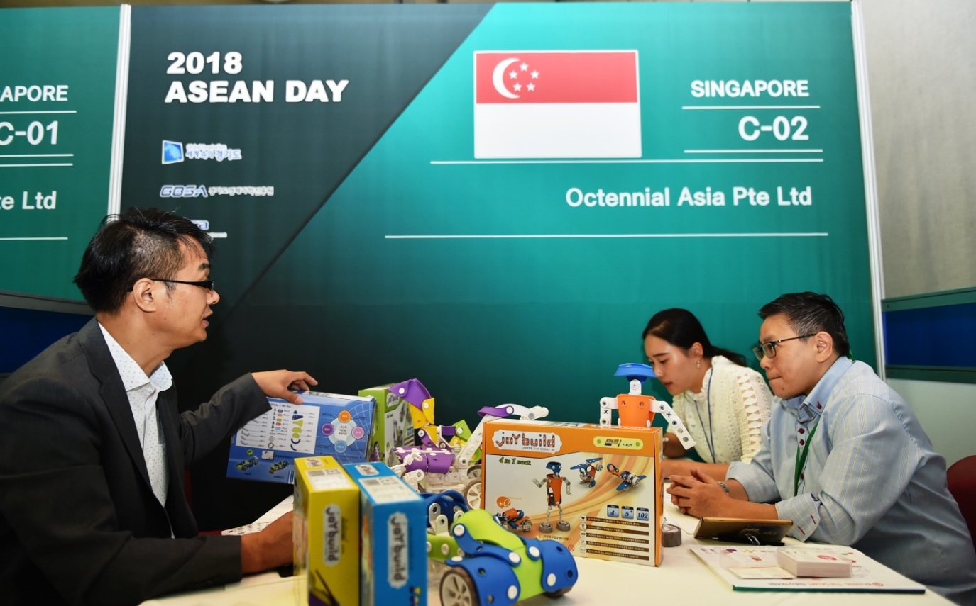 경기도는 5일 고양 킨텍스에서 도내 250여개 중소기업과 베트남, 말레이시아 등 10개국 바이어 102개사가 참가한 가운데 ‘2018 아세안 수출상담회’를 개최했다.