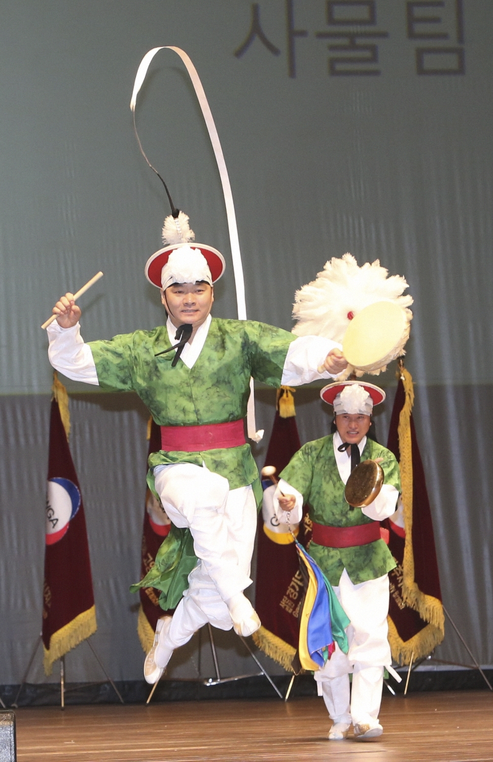 이날 식전공연에서 경기도립무용단 사물팀이 멋진 공연을 선보이고 있다. 