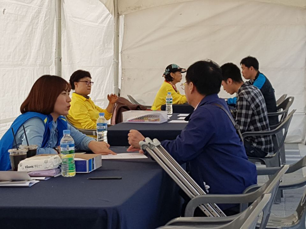도내 장애인들의 취업과 사회참여를 돕는 ‘2018 경기도 장애인 취업박람회’가 12일 오후 의정부 신한대에서 개최됐다.