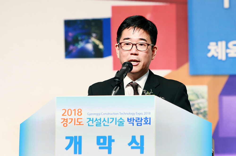 정용식 경기도 건설국장은 “오늘 이 자리에 계신 여러분들이 한국 건설산업의 미래를 이끌 주역인 만큼 건설 신기술을 통해 건설산업을 한 차원 더 성장시키는 원동력이 돼 주시길 바란다”고 말했다.