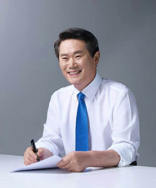 한선재(59) 제5대 경기도평생교육진흥원장이 5일 공식 취임했다.