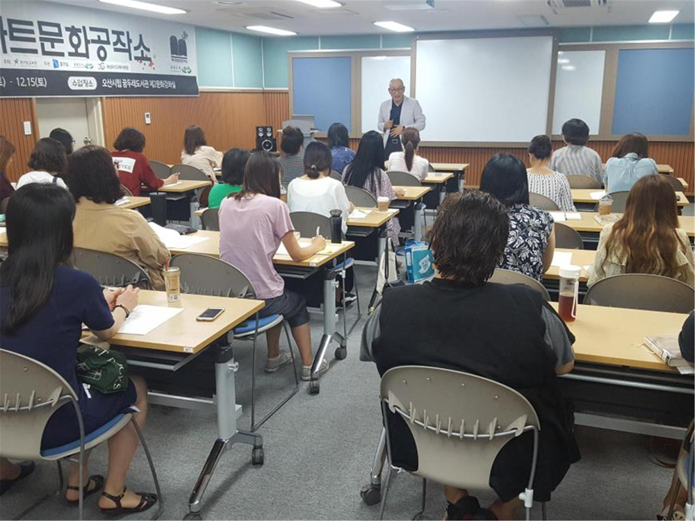 경기도는 14일 성남시 단대동 행정복지센터에서 지역주민과 공무원 등 60여명이 참여한 가운데 ‘경기도 맞춤형정비사업 활성화 교육’을 실시했다.