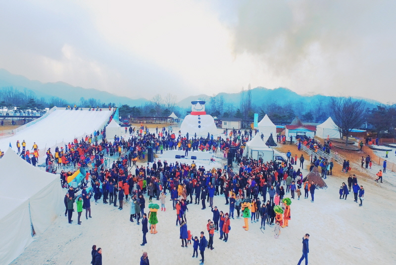 눈꽃 축제의 결정판 ‘2019 연천 구석기 겨울여행’이 오는 12일부터 2월 6일까지 연천 전곡리 유적지 일대에서 열린다.