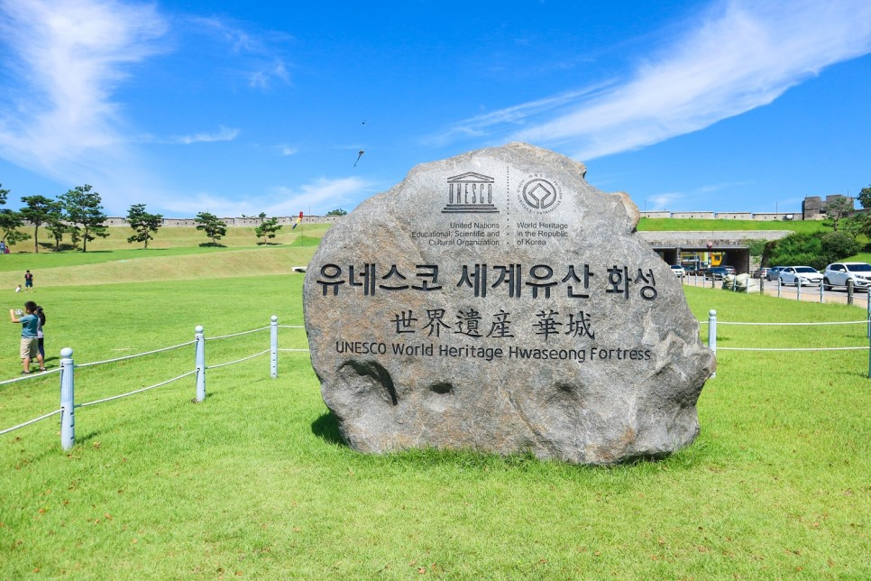 한국 성곽의 꽃. 유네스코 세계문화유산! 가을에 걷기 좋은 수원화성 성곽길