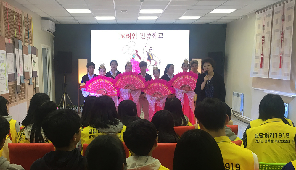 고려인 민족학교는 우수리스크에서 한국의 문화를 기억하기 위해 노력하고 있다. 