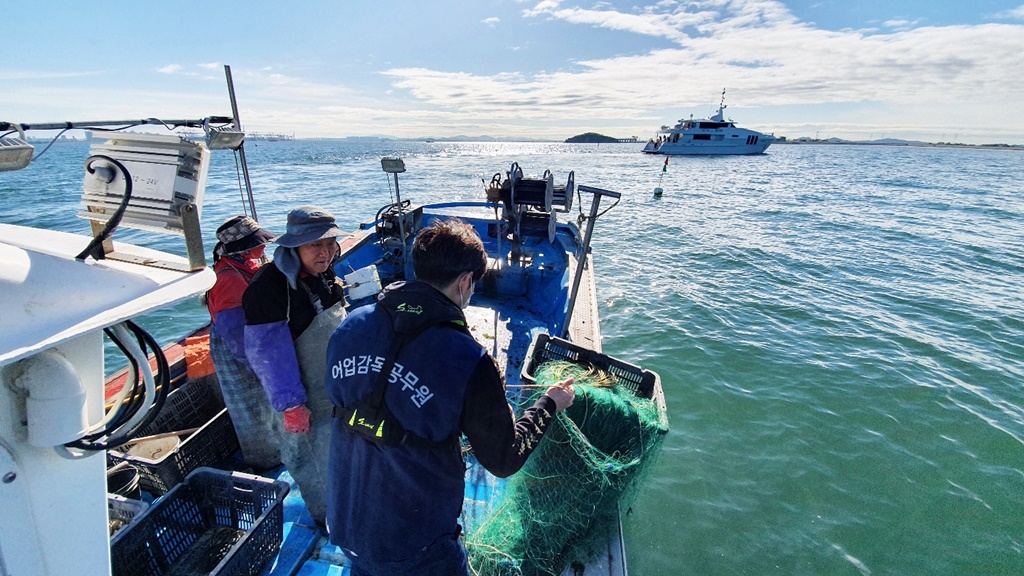 경기도는 청정계곡에 이어 깨끗한 바다를 도민에게 돌려주기 위해 7~8월 바닷가 불법행위 특별단속을 추진한다.  