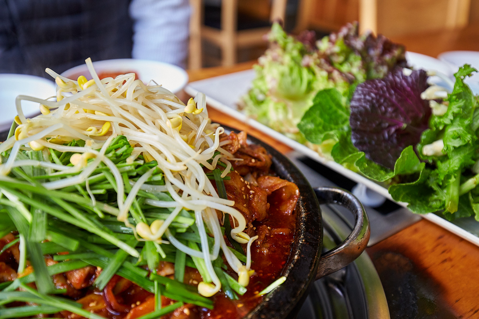 ‘한마당생고기’ 식당의 ‘제육+주꾸미 볶음 쌈밥’은 숨겨진 추천 메뉴로 그 맛이 일품이다.  