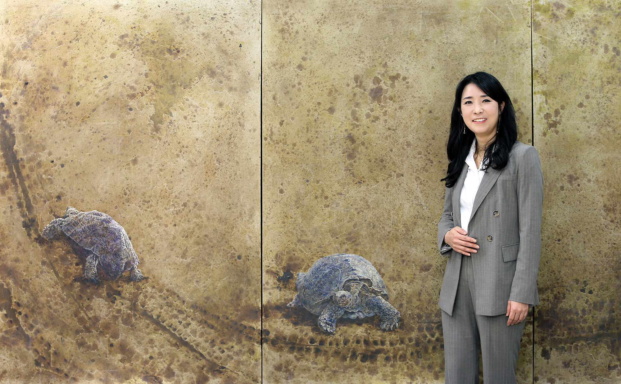 연대기적 거북을 테마로 시간의 연속성을 표현하는 김수연 작가.