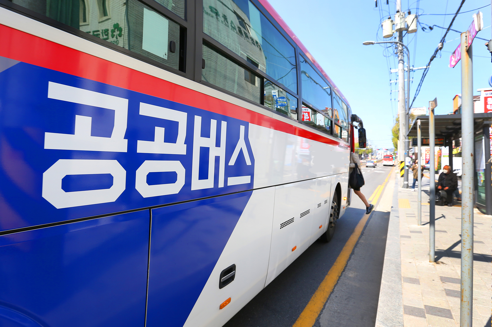 경기도는 오는 22일부터 사당역 운행 공공버스를 대상으로 경기도 공공버스를 예약하고 탈 수 있는 ‘공공버스 간편 예약제’ 시범서비스를 실시한다. 