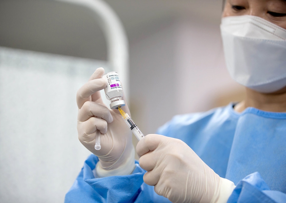 경기도가 코로나19 감염 확산을 막기 위해 도내 경로당 이용기준을 ‘백신 1차 접종’에서 ‘백신 접종 완료자’로 강화할 것을 31개 시·군 전역에 요청했다. 